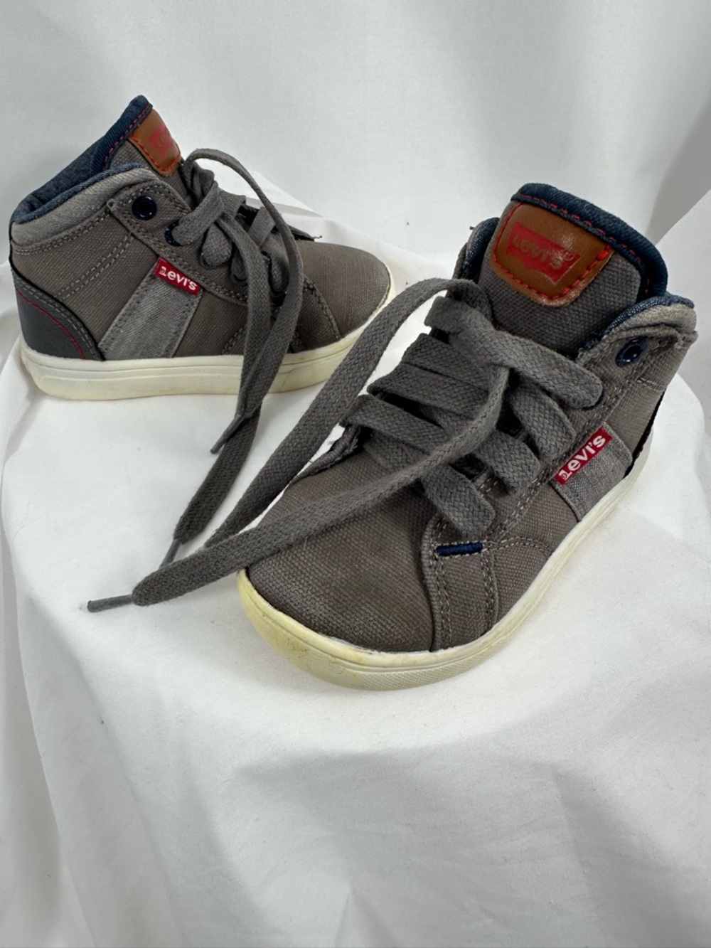 Levi’s boys size 7 high top boot/tennies